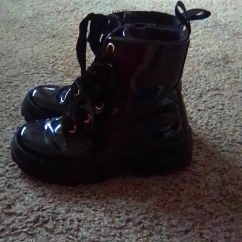 Girls black boots